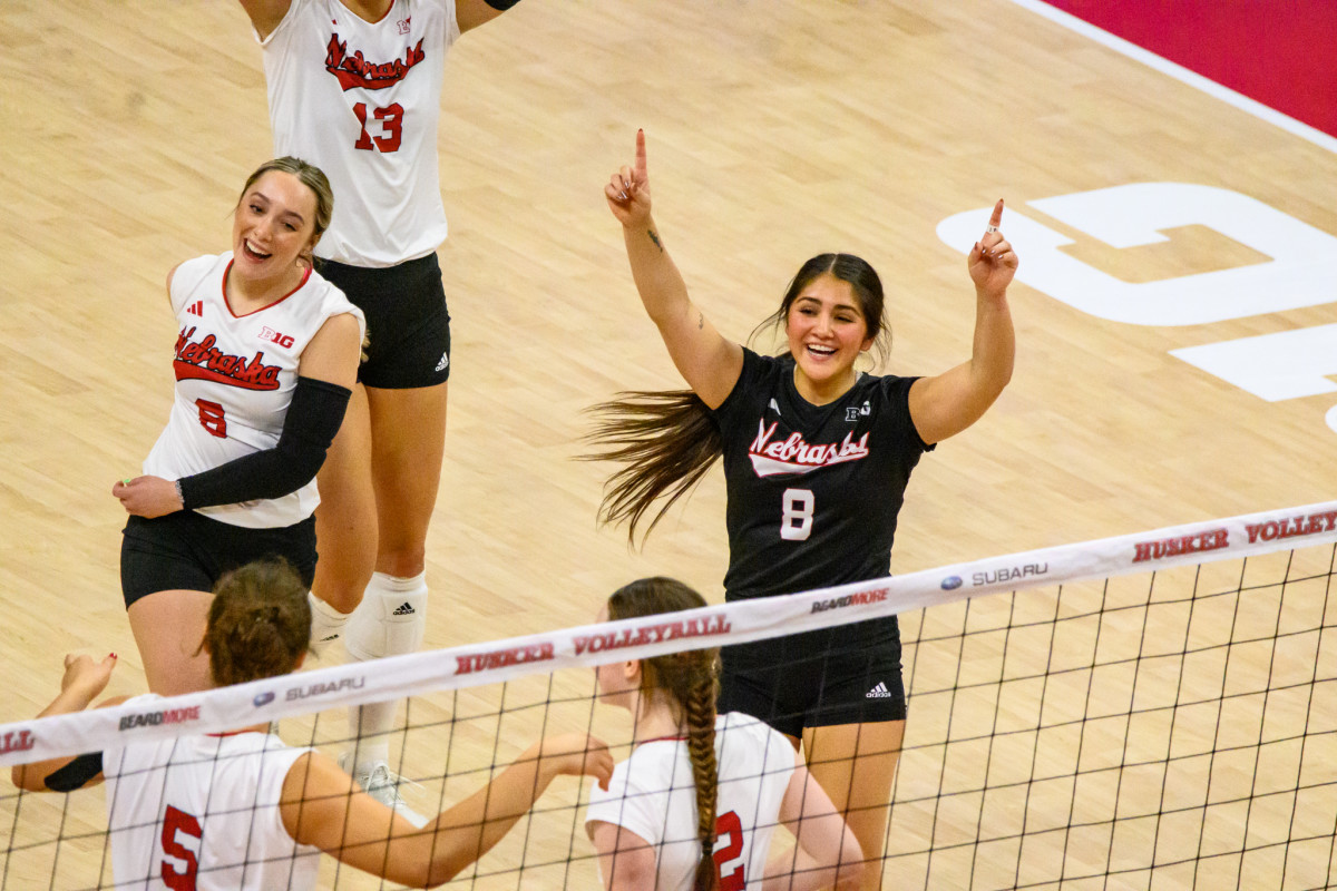 08_Laney Choboy, Lexi Rodriguez_VB vs Illinois 1112